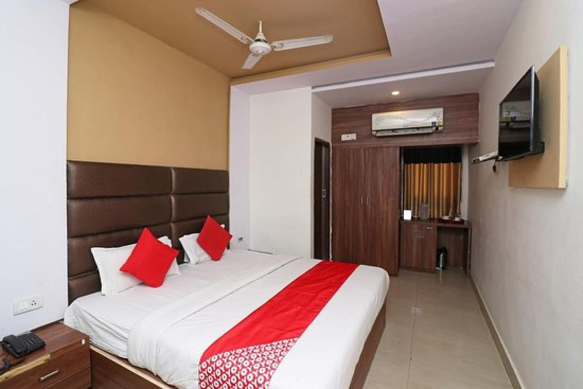 Capital O Hotel Surya Continental Лакхнау Экстерьер фото
