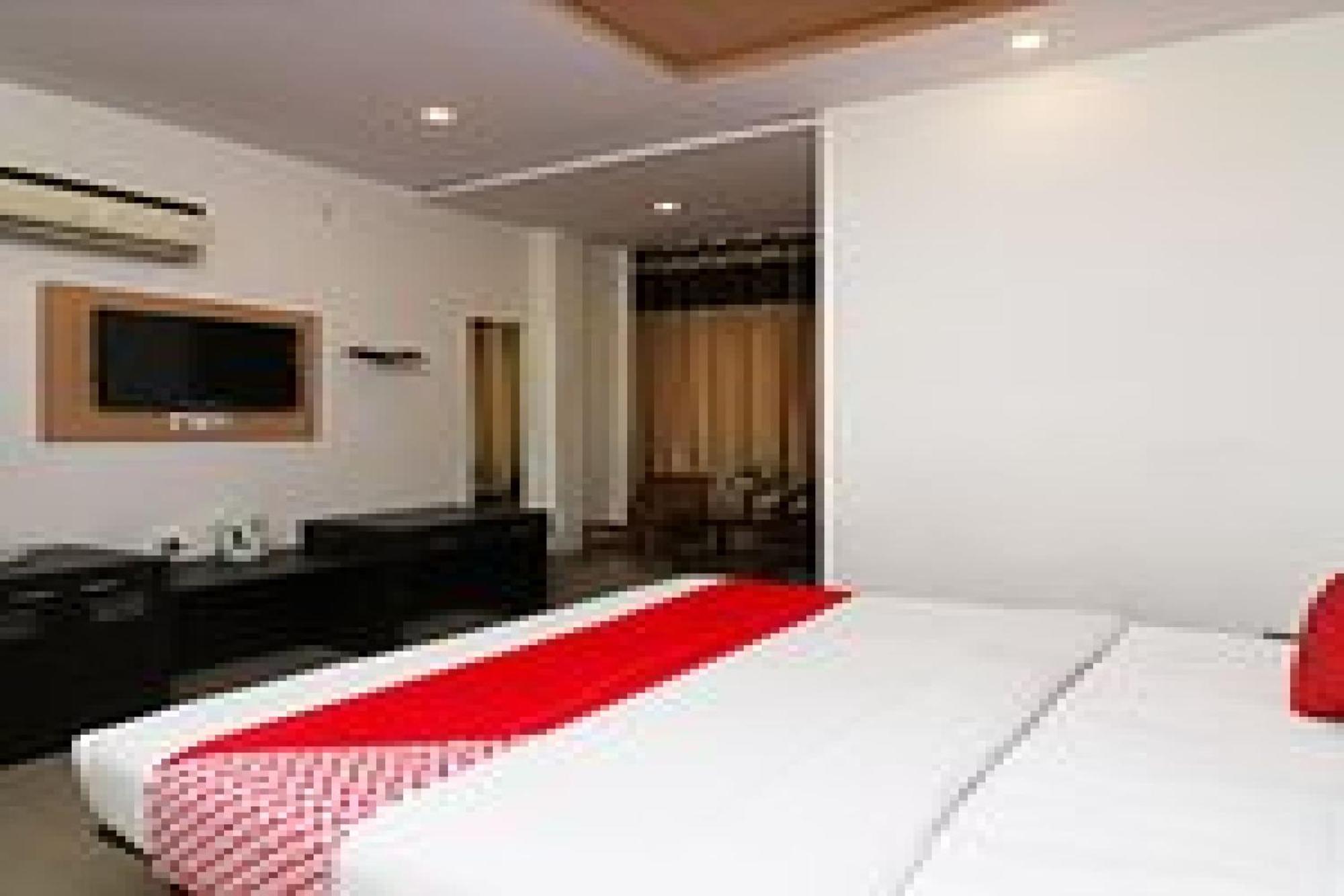 Capital O Hotel Surya Continental Лакхнау Экстерьер фото