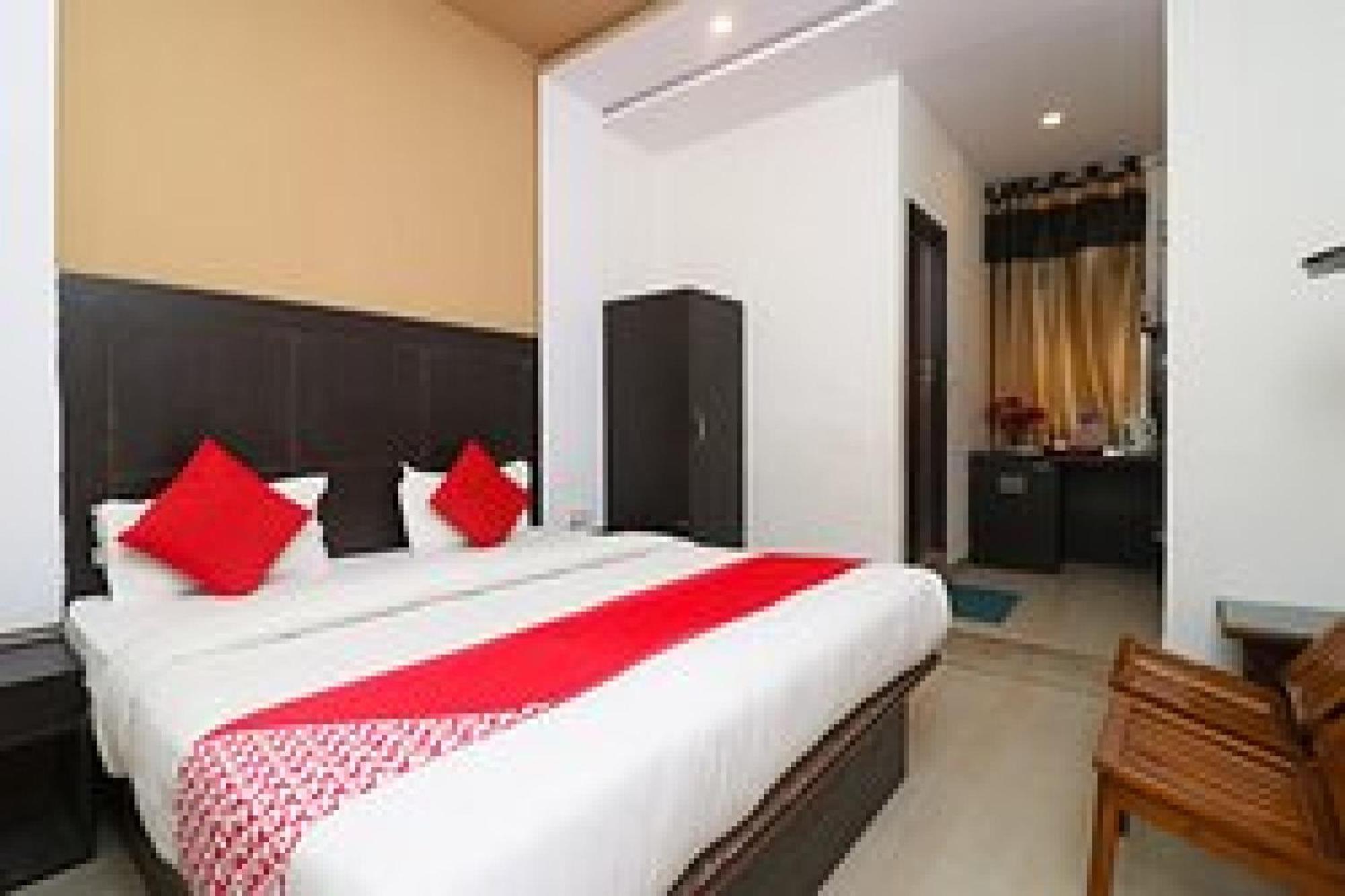 Capital O Hotel Surya Continental Лакхнау Экстерьер фото
